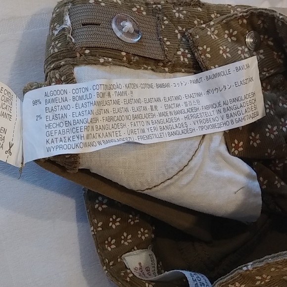 Zara Olive Green Belted Shorts with White Flowers - Picture 8 of 10